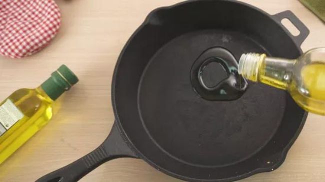 an image of oiled cast iron skillet 