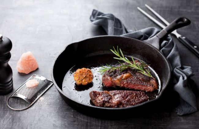 an image of skillet with steak 