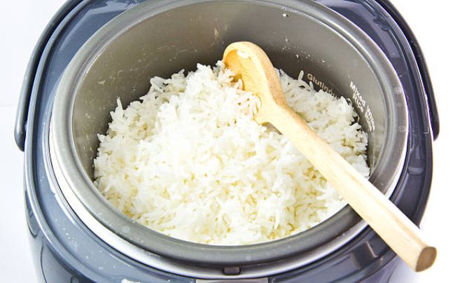 an image of Japanese rice cooker 