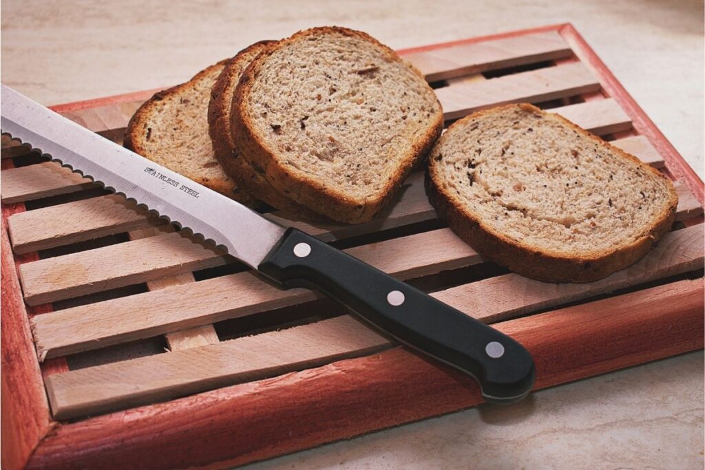 serrated bread knife