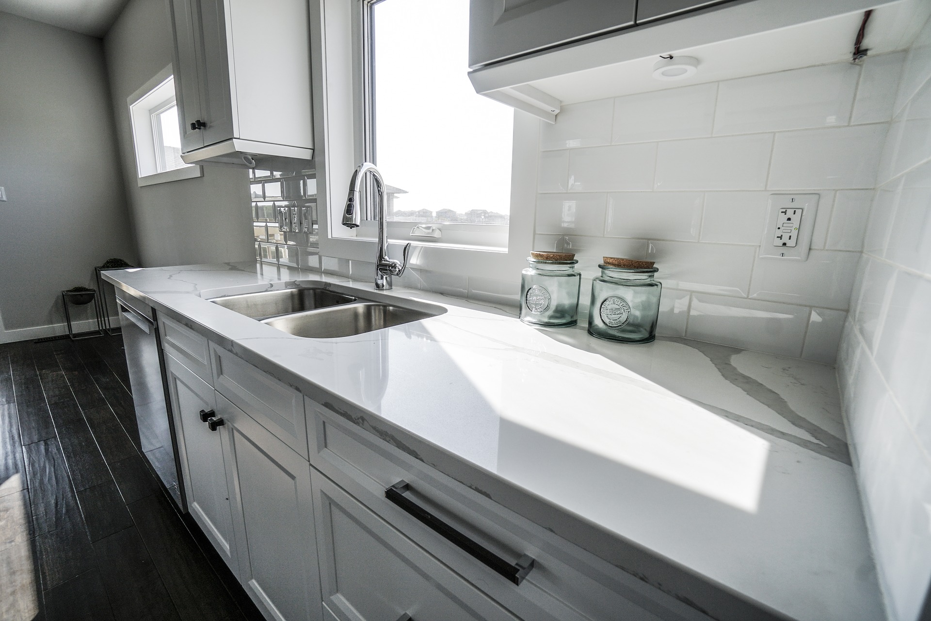 an image of kitchen counter top